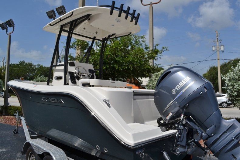 Thumbnail 3 for New 2018 Cobia 201 Center Console boat for sale in Miami, FL