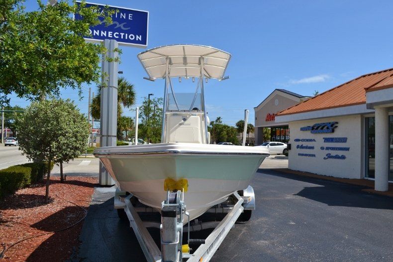 Thumbnail 2 for New 2017 Pathfinder 2200 TRS Bay Boat boat for sale in Vero Beach, FL
