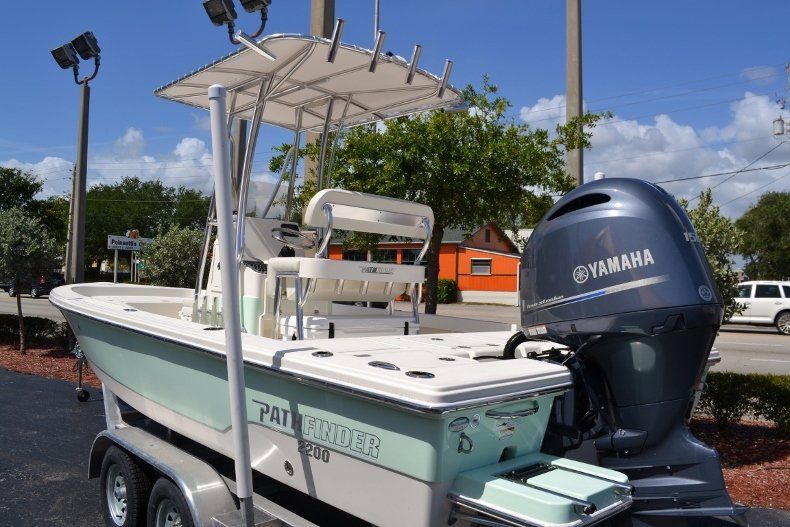 Thumbnail 3 for New 2017 Pathfinder 2200 TRS Bay Boat boat for sale in Vero Beach, FL
