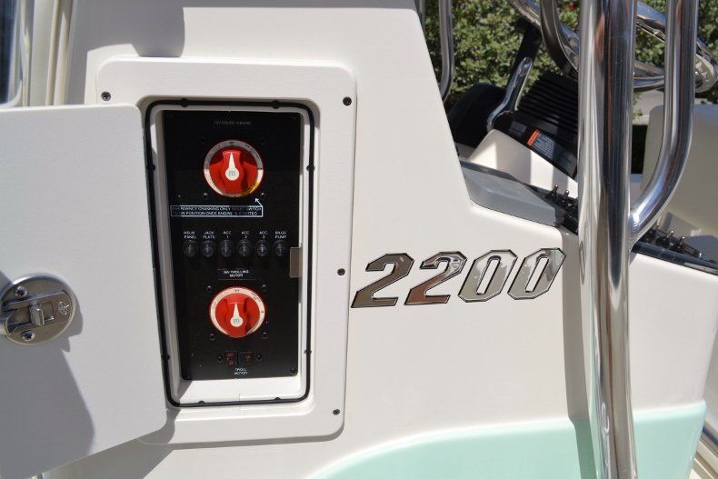 Thumbnail 16 for New 2017 Pathfinder 2200 TRS Bay Boat boat for sale in Vero Beach, FL