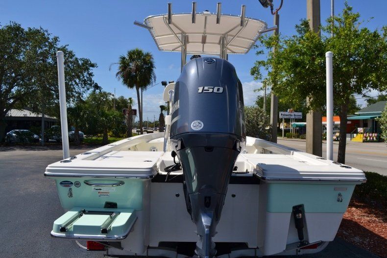 Thumbnail 4 for New 2017 Pathfinder 2200 TRS Bay Boat boat for sale in Vero Beach, FL