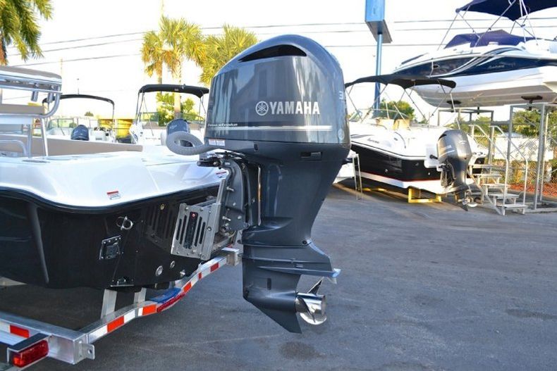 Thumbnail 13 for New 2013 Contender 25 Bay boat for sale in West Palm Beach, FL