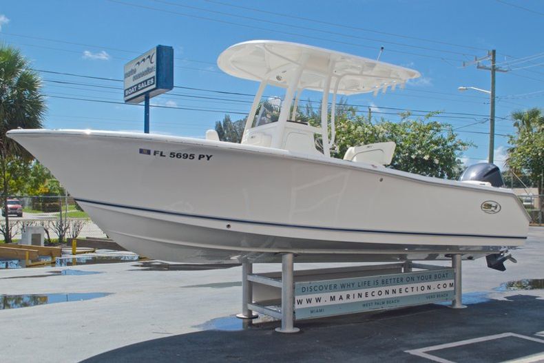 Thumbnail 3 for Used 2015 Sea Hunt 235 SE Center Console boat for sale in West Palm Beach, FL