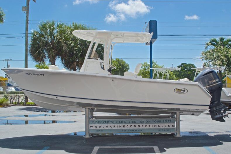 Thumbnail 4 for Used 2015 Sea Hunt 235 SE Center Console boat for sale in West Palm Beach, FL
