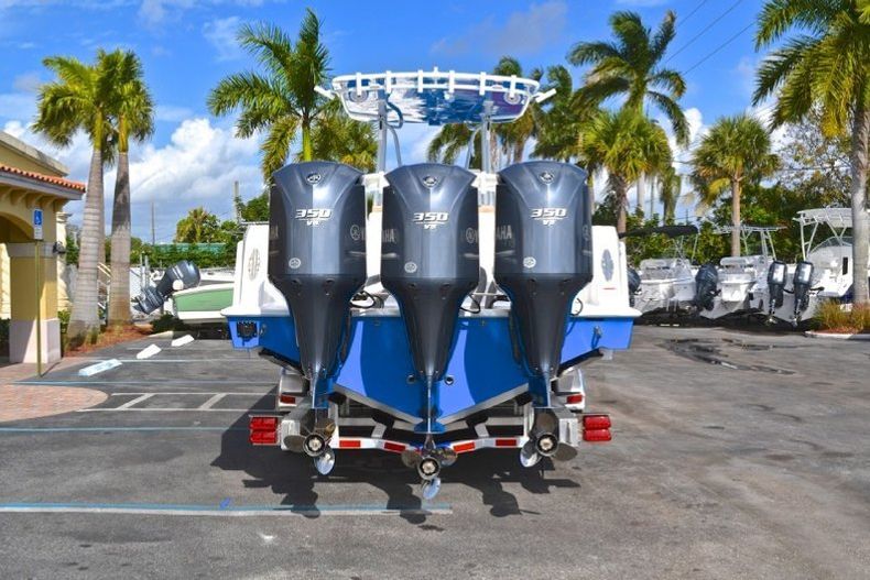 Thumbnail 8 for New 2013 Contender 39 ST Step Hull boat for sale in West Palm Beach, FL