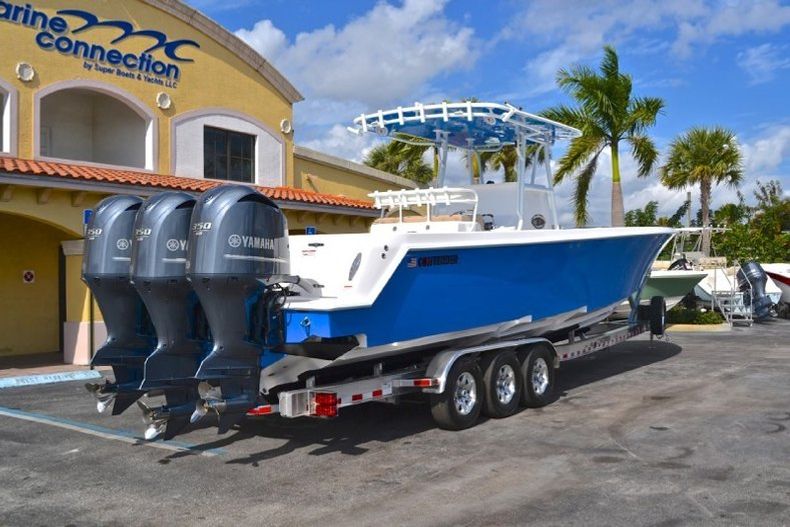 Thumbnail 9 for New 2013 Contender 39 ST Step Hull boat for sale in West Palm Beach, FL