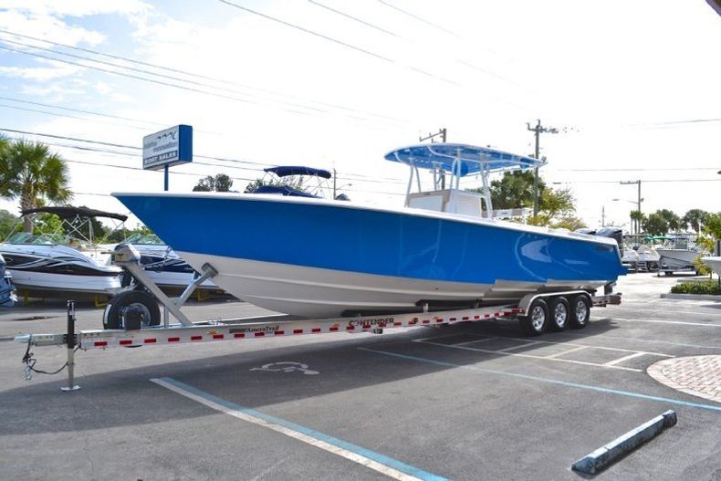 Thumbnail 5 for New 2013 Contender 39 ST Step Hull boat for sale in West Palm Beach, FL