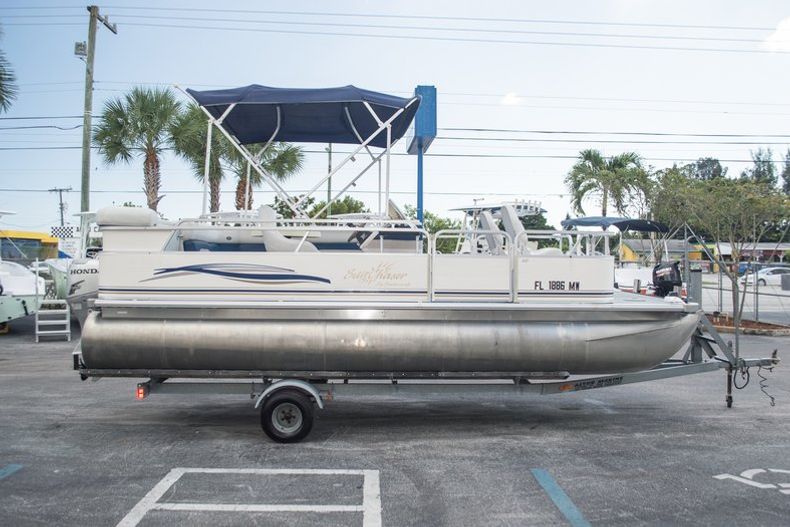 Thumbnail 4 for Used 2005 Sun Chaser 820 Fish RE Pontoon boat for sale in West Palm Beach, FL