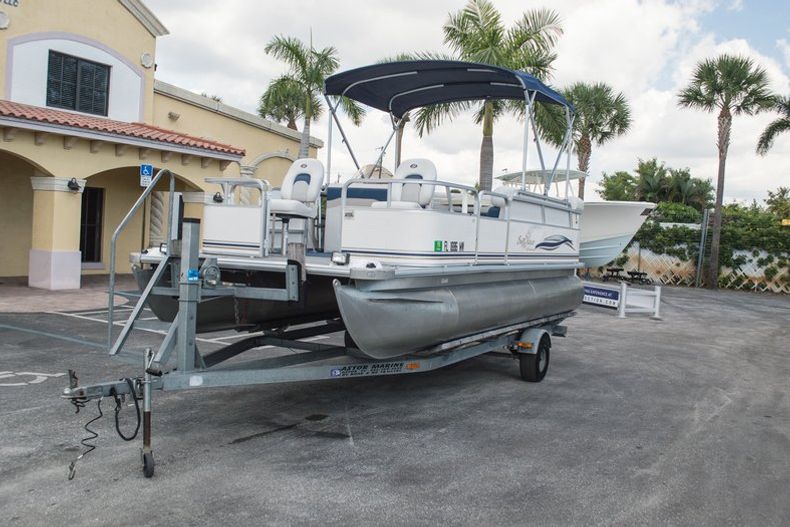 Thumbnail 6 for Used 2005 Sun Chaser 820 Fish RE Pontoon boat for sale in West Palm Beach, FL