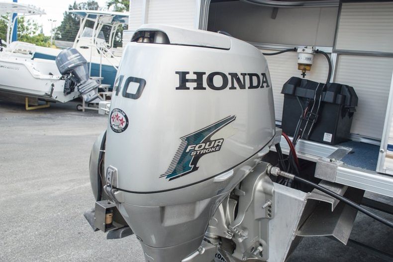 Thumbnail 19 for Used 2005 Sun Chaser 820 Fish RE Pontoon boat for sale in West Palm Beach, FL