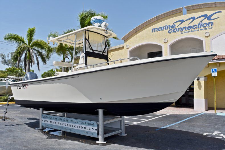 Thumbnail 2 for Used 2004 PARKER 2300 CC Center Console boat for sale in West Palm Beach, FL