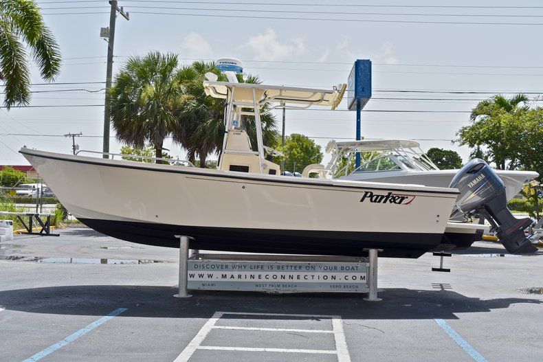 Thumbnail 7 for Used 2004 PARKER 2300 CC Center Console boat for sale in West Palm Beach, FL