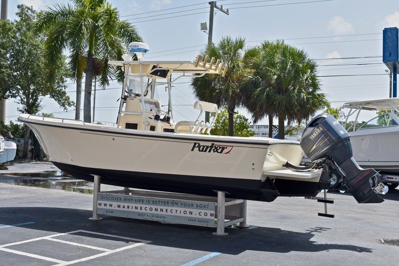 Thumbnail 8 for Used 2004 PARKER 2300 CC Center Console boat for sale in West Palm Beach, FL