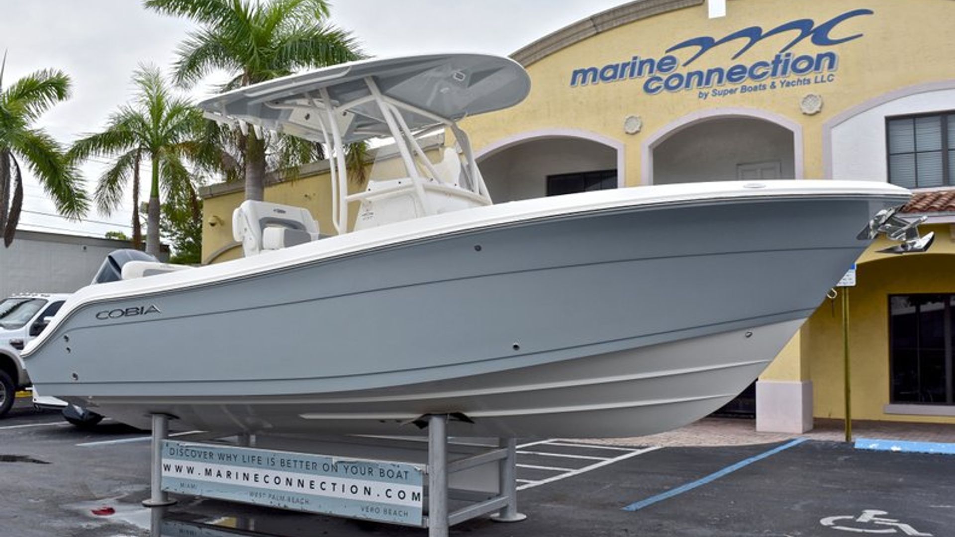 New 2018 Cobia 237 Center Console #P015 image 3