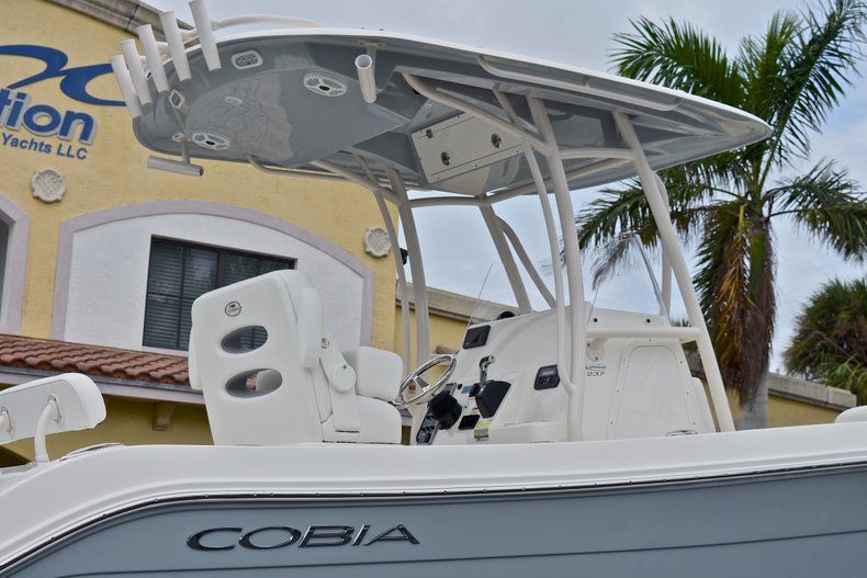 Thumbnail 9 for New 2018 Cobia 237 Center Console boat for sale in Miami, FL