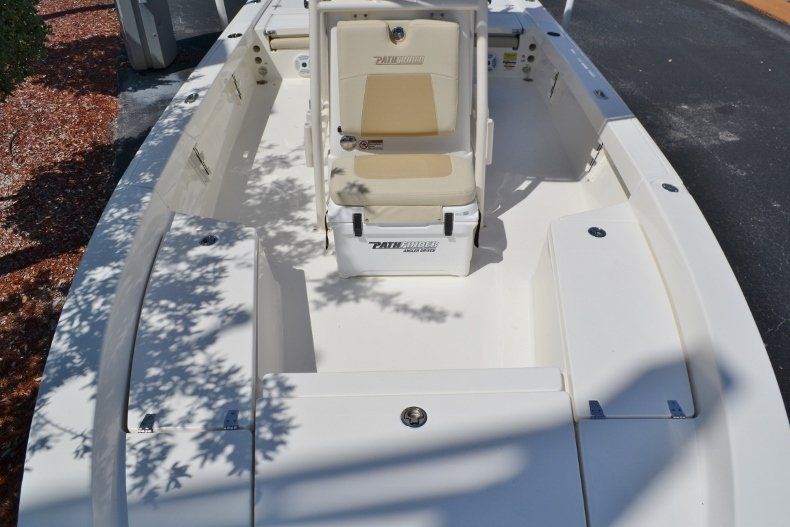 Thumbnail 11 for New 2017 Pathfinder 2200 TRS Bay Boat boat for sale in Vero Beach, FL