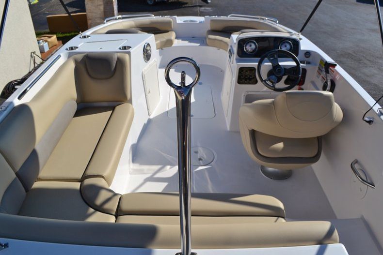Thumbnail 10 for New 2015 Hurricane SunDeck Sport SS 188 OB boat for sale in Vero Beach, FL