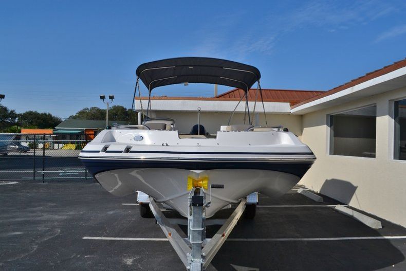 Thumbnail 2 for New 2015 Hurricane SunDeck Sport SS 188 OB boat for sale in Vero Beach, FL