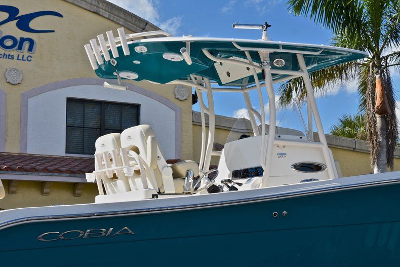 Thumbnail 9 for New 2018 Cobia 277 Center Console boat for sale in West Palm Beach, FL