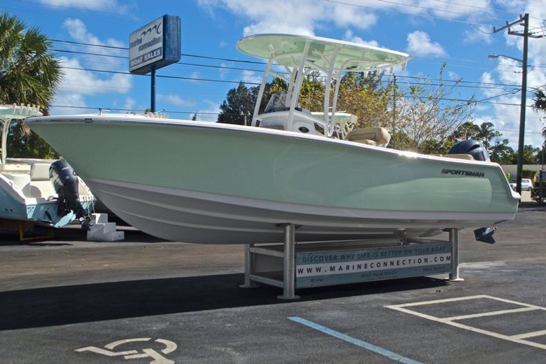 Thumbnail 8 for New 2017 Sportsman Heritage 231 Center Console boat for sale in Vero Beach, FL
