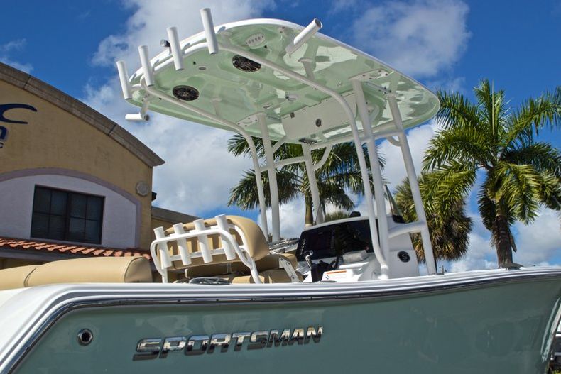 Thumbnail 13 for New 2017 Sportsman Heritage 231 Center Console boat for sale in Vero Beach, FL