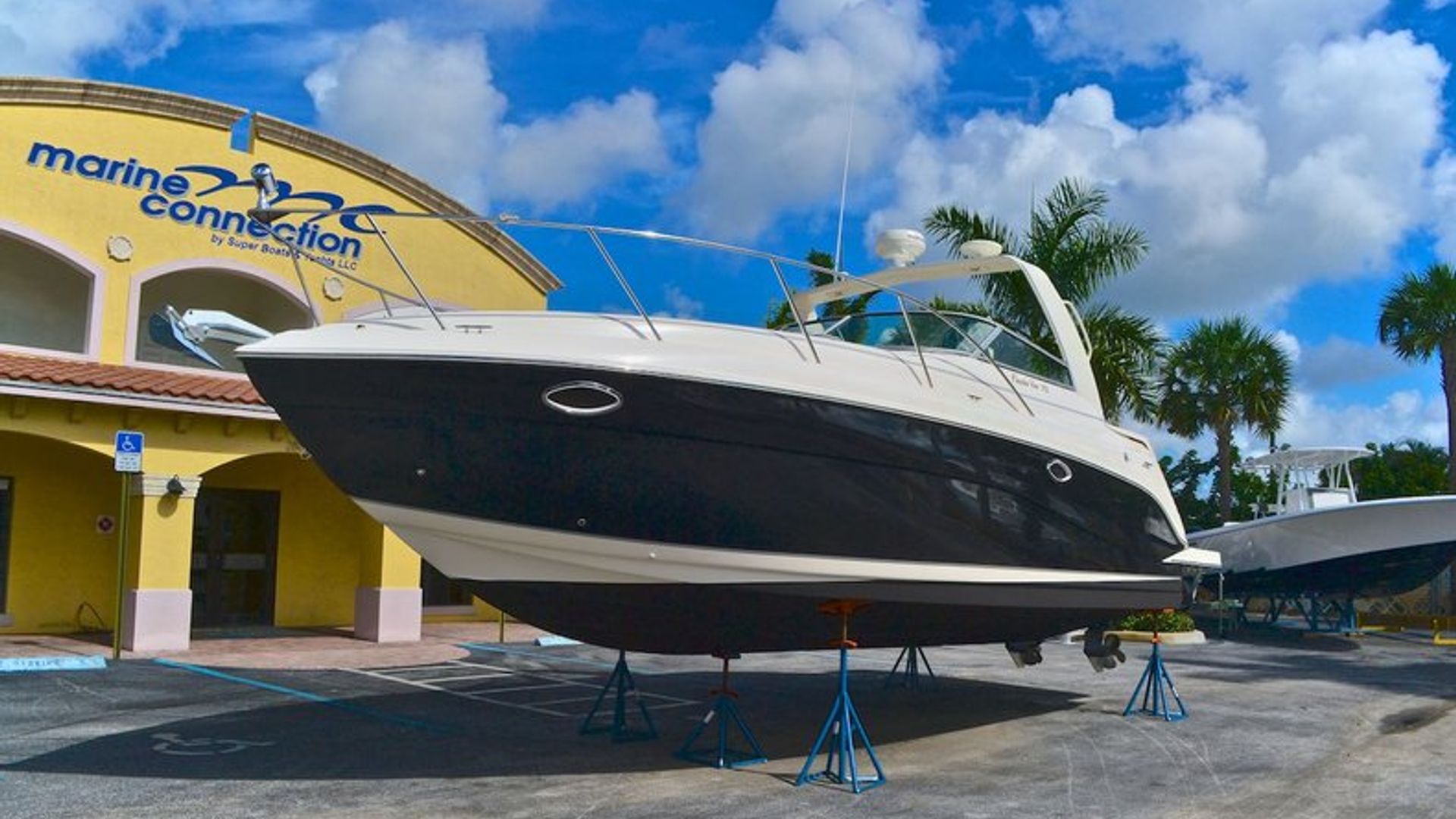 Used 2004 Rinker 312 Fiesta Vee #5704 image 2