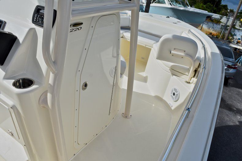 Thumbnail 36 for New 2018 Cobia 220 Center Console boat for sale in West Palm Beach, FL