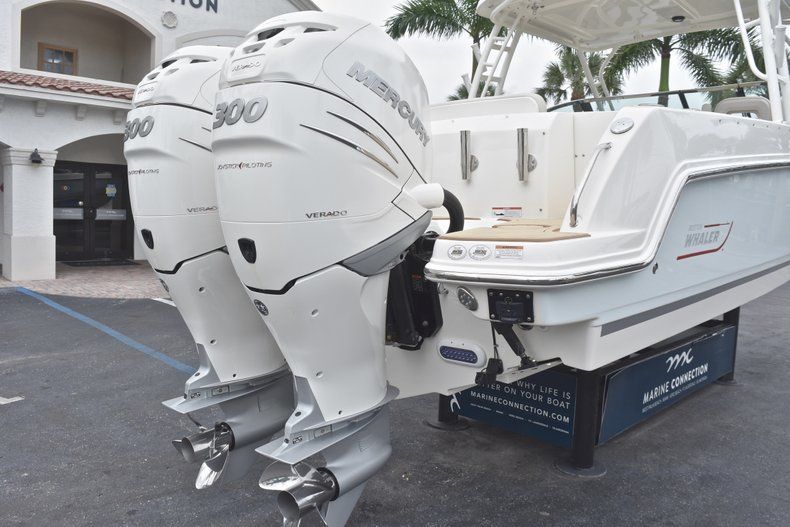 Thumbnail 13 for Used 2017 Boston Whaler 270 Vantage boat for sale in West Palm Beach, FL