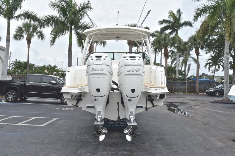 Thumbnail 9 for Used 2017 Boston Whaler 270 Vantage boat for sale in West Palm Beach, FL