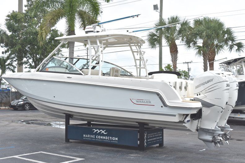 Thumbnail 7 for Used 2017 Boston Whaler 270 Vantage boat for sale in West Palm Beach, FL