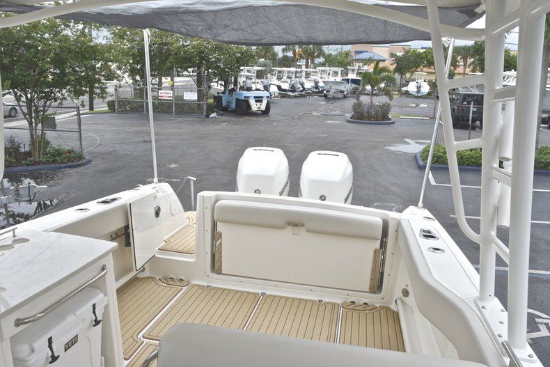 Thumbnail 84 for Used 2017 Boston Whaler 270 Vantage boat for sale in West Palm Beach, FL