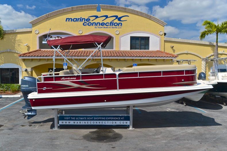 Thumbnail 9 for New 2013 Hurricane FunDeck FD 236 OB boat for sale in West Palm Beach, FL
