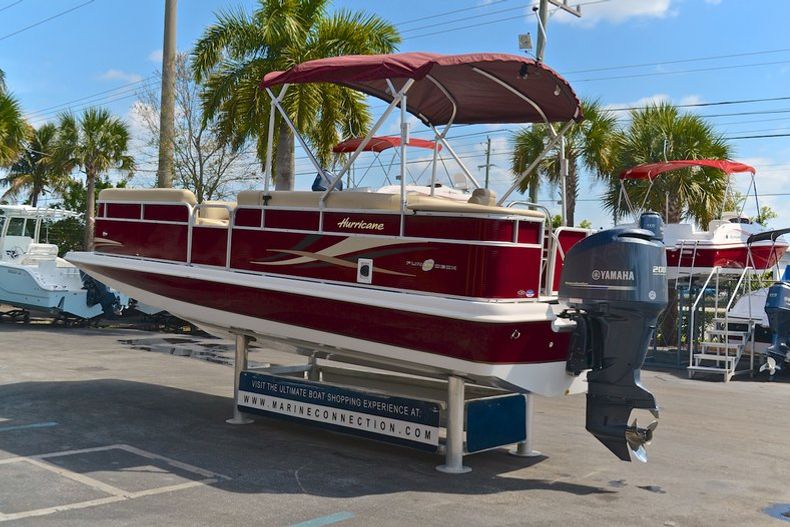 Thumbnail 13 for New 2013 Hurricane FunDeck FD 236 OB boat for sale in West Palm Beach, FL