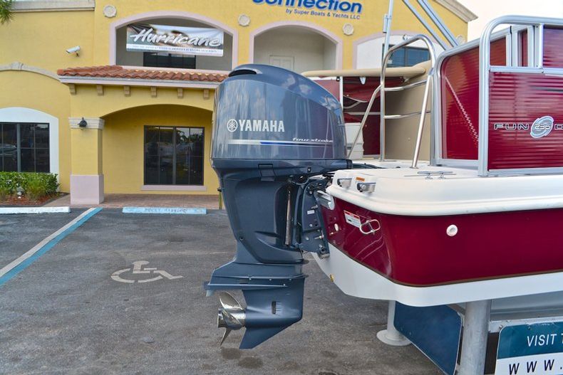 Thumbnail 17 for New 2013 Hurricane FunDeck FD 236 OB boat for sale in West Palm Beach, FL
