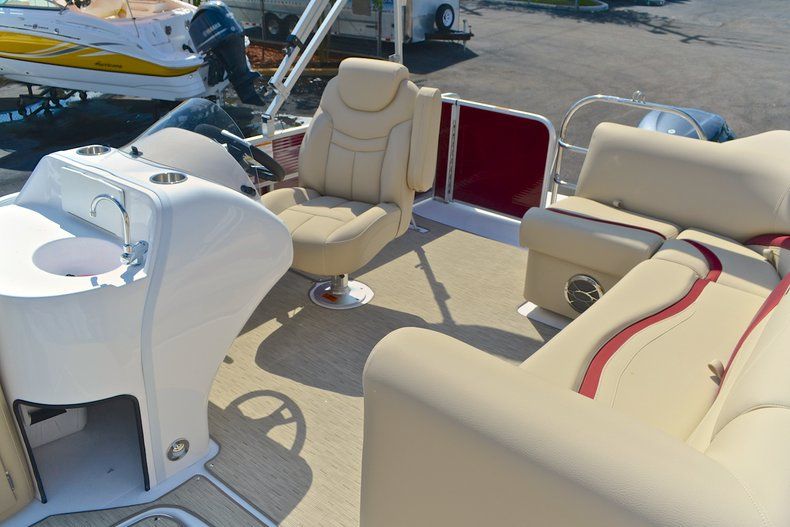 Thumbnail 46 for New 2013 Hurricane FunDeck FD 236 OB boat for sale in West Palm Beach, FL