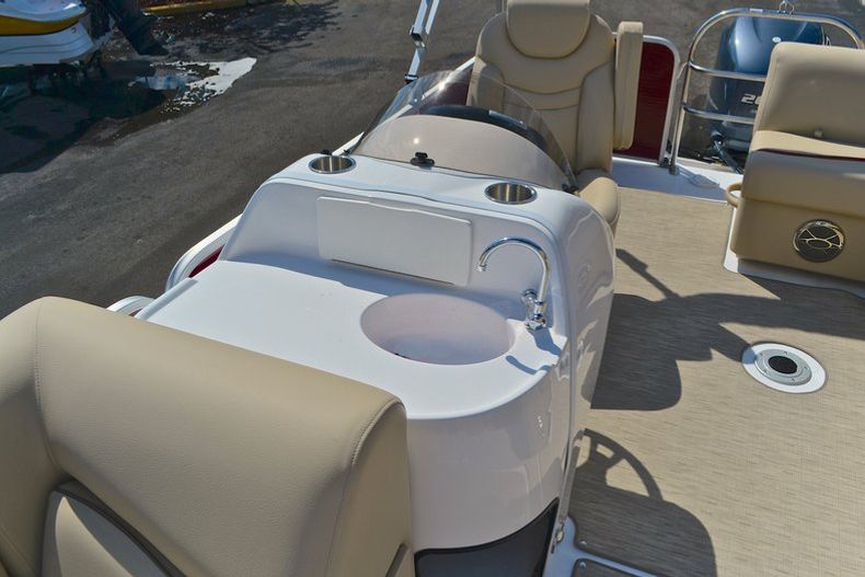 Thumbnail 47 for New 2013 Hurricane FunDeck FD 236 OB boat for sale in West Palm Beach, FL