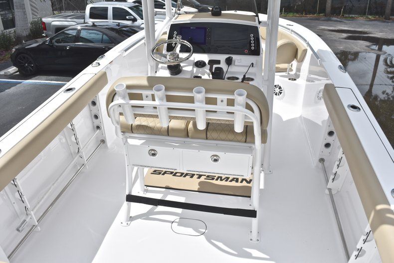 Thumbnail 8 for New 2018 Sportsman Heritage 231 Center Console boat for sale in Miami, FL