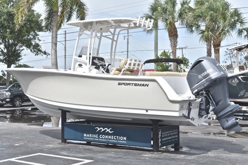 Thumbnail 5 for New 2018 Sportsman Heritage 231 Center Console boat for sale in Miami, FL
