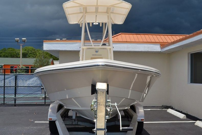 Thumbnail 2 for New 2014 Pathfinder 2200 TRS Bay Boat boat for sale in Vero Beach, FL