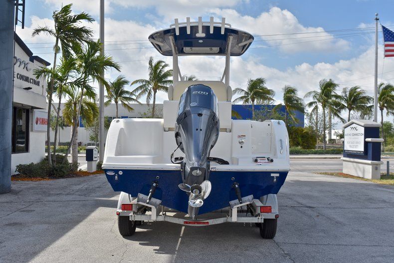 Thumbnail 6 for New 2018 Cobia 220 Center Console boat for sale in Fort Lauderdale, FL