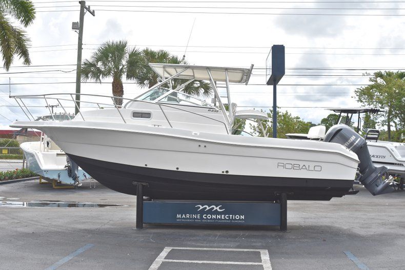 Thumbnail 4 for Used 2005 Robalo R235 Walk Around boat for sale in Vero Beach, FL