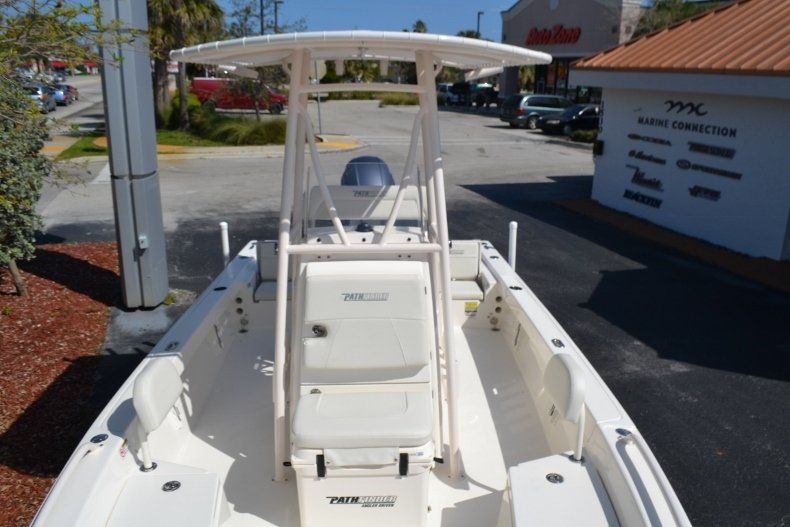 Thumbnail 19 for New 2018 Pathfinder 2200 TRS Bay Boat boat for sale in Vero Beach, FL
