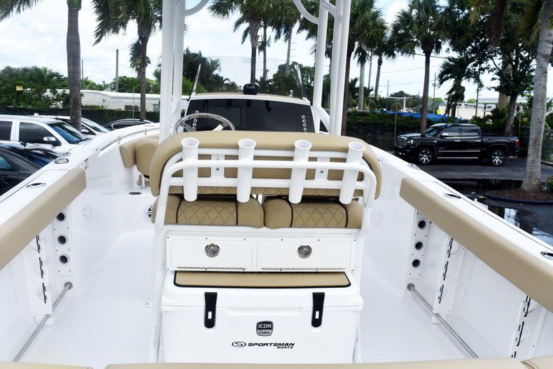 Thumbnail 10 for New 2019 Sportsman Heritage 231 Center Console boat for sale in Fort Lauderdale, FL