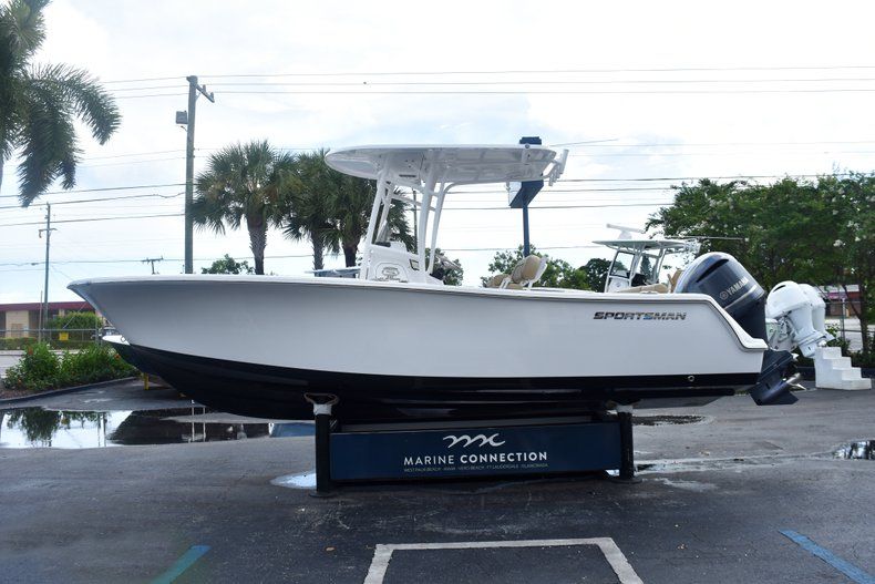 Thumbnail 4 for New 2019 Sportsman Heritage 231 Center Console boat for sale in Fort Lauderdale, FL