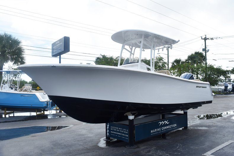 Thumbnail 3 for New 2019 Sportsman Heritage 231 Center Console boat for sale in Fort Lauderdale, FL