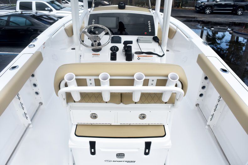 Thumbnail 19 for New 2019 Sportsman Heritage 231 Center Console boat for sale in Fort Lauderdale, FL