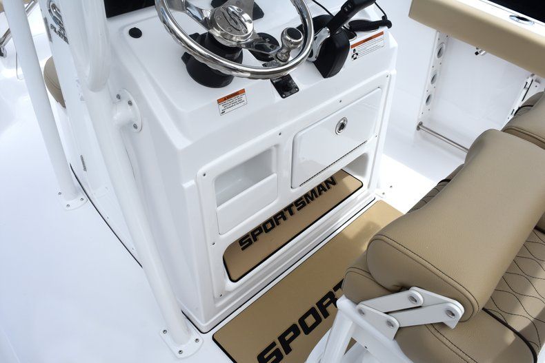 Thumbnail 38 for New 2019 Sportsman Heritage 231 Center Console boat for sale in Fort Lauderdale, FL