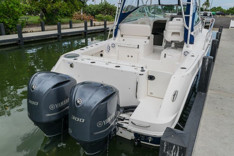 Thumbnail 14 for Used 2016 Robalo R305 Express Walkaround boat for sale in Miami, FL