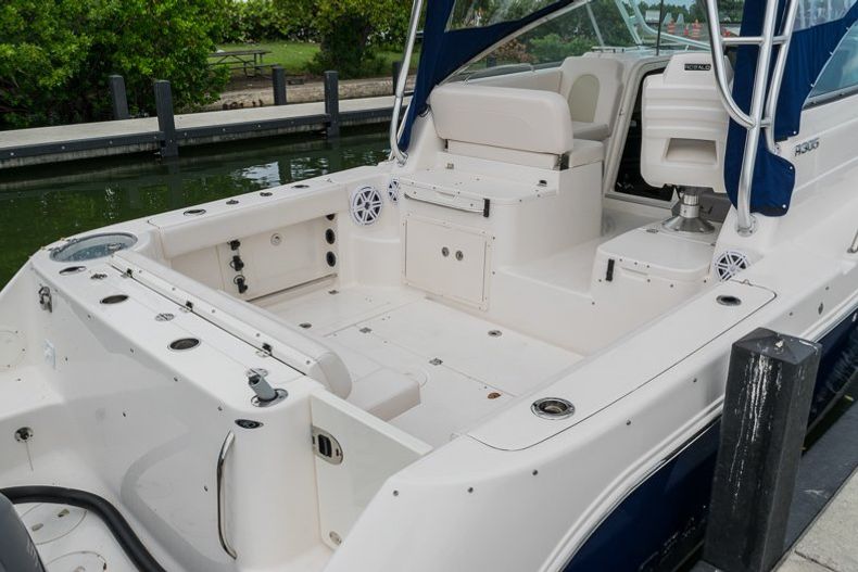 Thumbnail 13 for Used 2016 Robalo R305 Express Walkaround boat for sale in Miami, FL