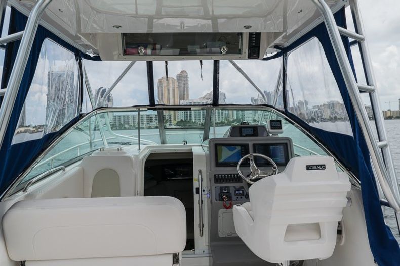 Thumbnail 25 for Used 2016 Robalo R305 Express Walkaround boat for sale in Miami, FL